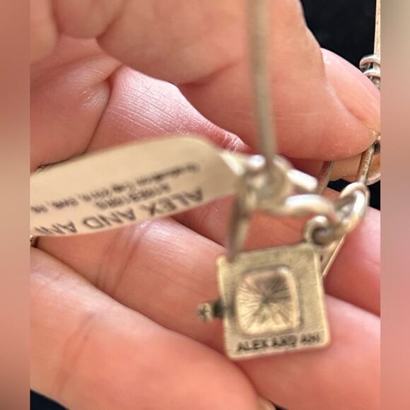 Alex And Ani Graduation Cap 2016 Metal Silver Tone Expandable Bracelet NWT - Picture 2 of 3